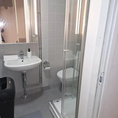 Luxhousing Vandrarhem *